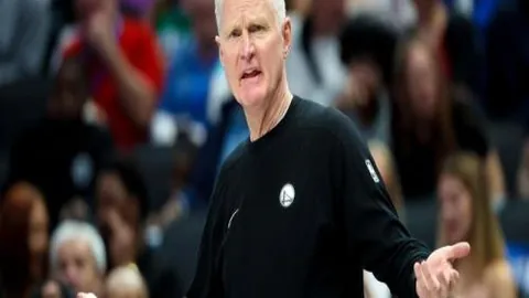 巴黎2-0切尔西半场：巴尔科拉、克瓦拉茨赫利亚进球